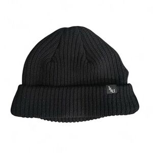 Black fisherman’s beanie